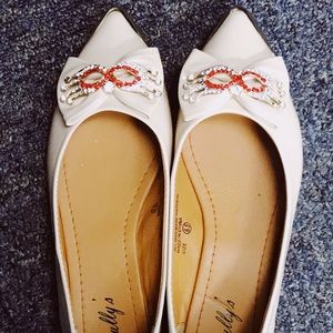 Beige flats with rhinestones Shully’s Size 6.5